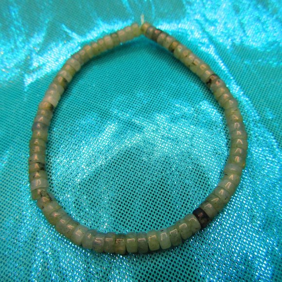 Labradorite 4mm Heishi 7" Stretchy Gemstone Bracelet - Picture 2 of 3